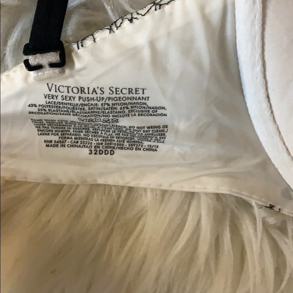 Victoria’s Secret very sexy push-up bra 🌟 - Picture 2 of 2